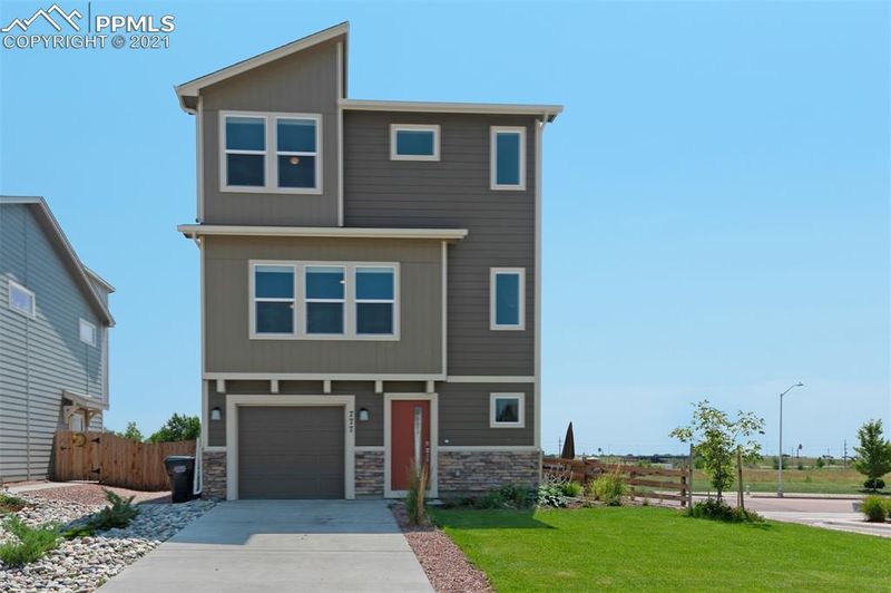 777 Grissom Dr, Colorado Springs, CO 80915