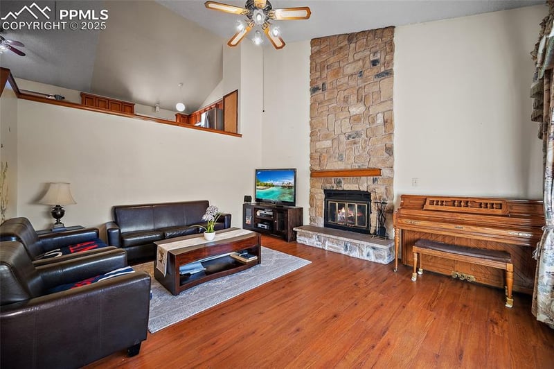 780 Bayfield Dr, Colorado Springs, CO 80906