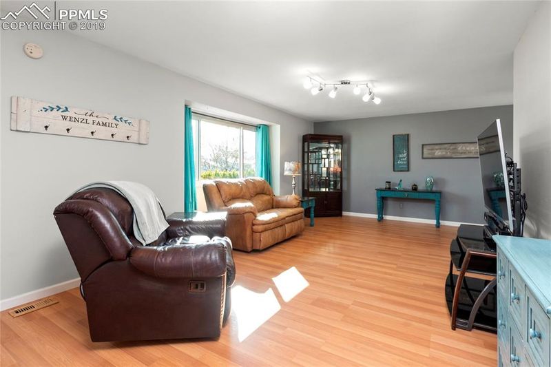 7870 Alpenglow Dr, Colorado Springs, CO 80911