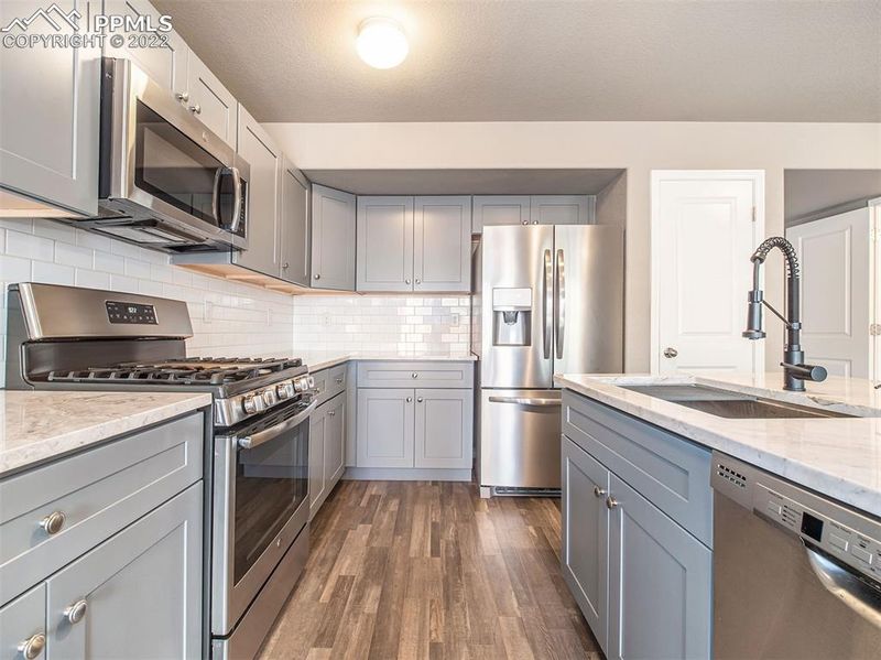 794 Grissom Dr, Colorado Springs, CO 80915