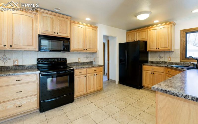 8 Anita Rd, Colorado Springs, CO 80906