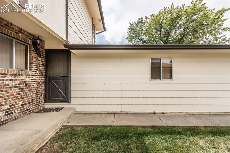 8 Castle Royal Dr, Pueblo, CO 81005