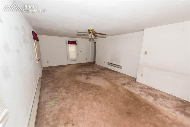 8 Cedar Ln, Manitou Springs, CO 80829