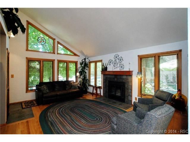 8 Deer Path Ave, Manitou Springs, CO 80829