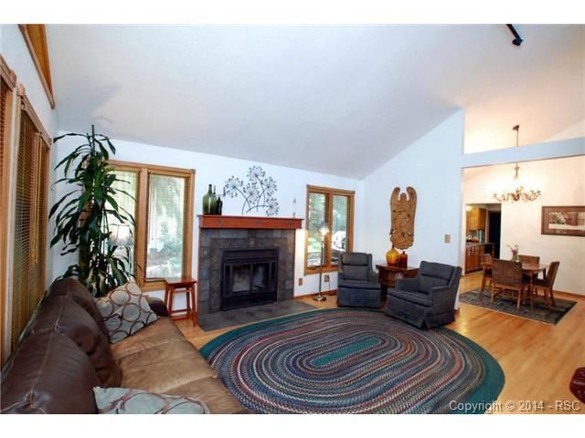 8 Deer Path Ave, Manitou Springs, CO 80829
