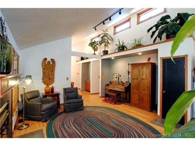 8 Deer Path Ave, Manitou Springs, CO 80829
