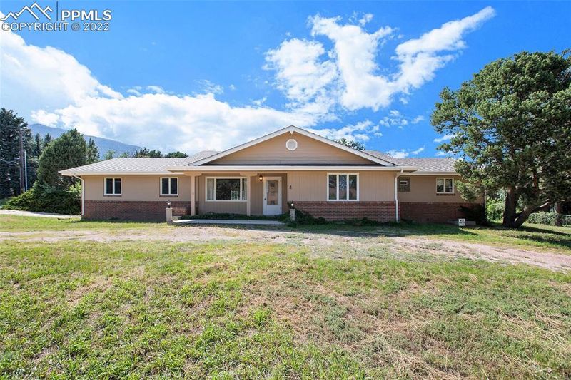 8 El Encanto Dr, Colorado Springs, CO 80906
