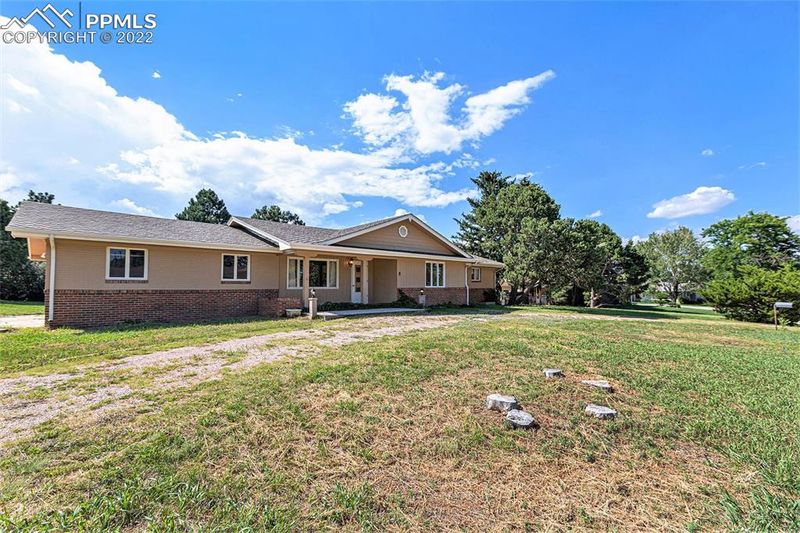 8 El Encanto Dr, Colorado Springs, CO 80906