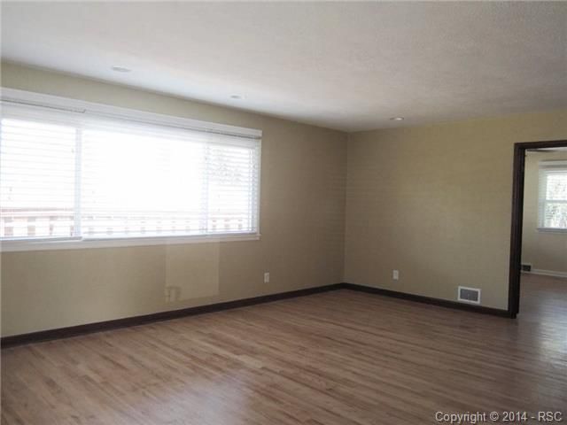 8 El Sereno Dr, Colorado Springs, CO 80906