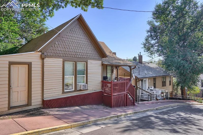 8 Navajo Ave, Manitou Springs, CO 80829