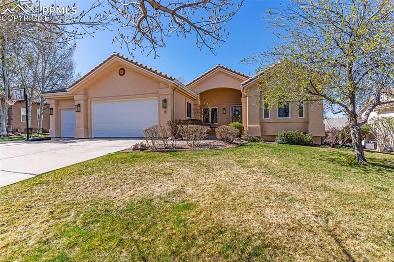 8 Royal Troon Ct, Pueblo, CO 81001