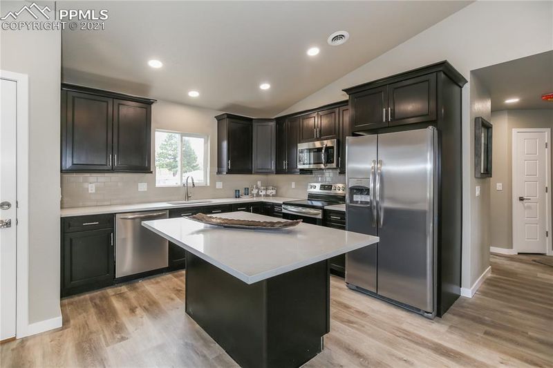 8 Shangra La Dr, Colorado Springs, CO 80907