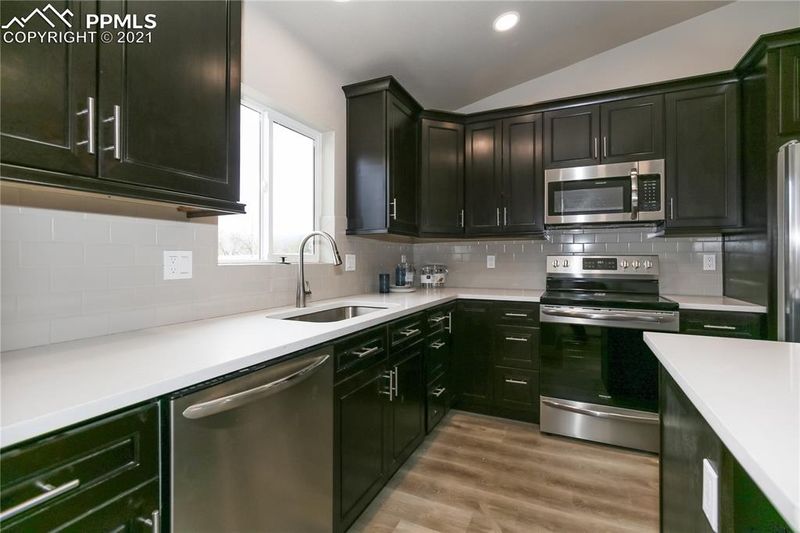 8 Shangra La Dr, Colorado Springs, CO 80907