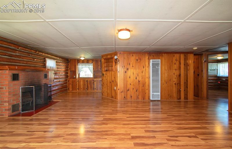 8 Spur Rd, Manitou Springs, CO 80829