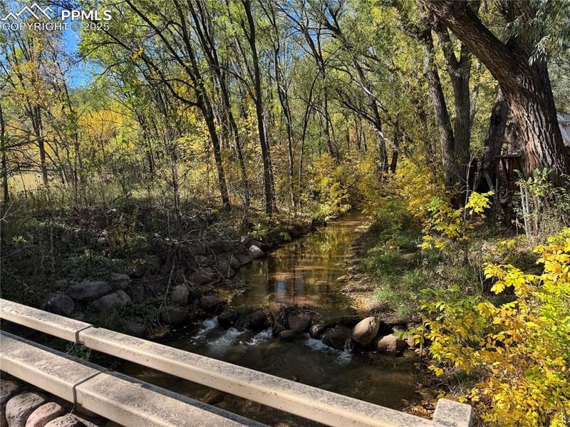 8 Thomas Ln, Colorado Springs, CO 80906