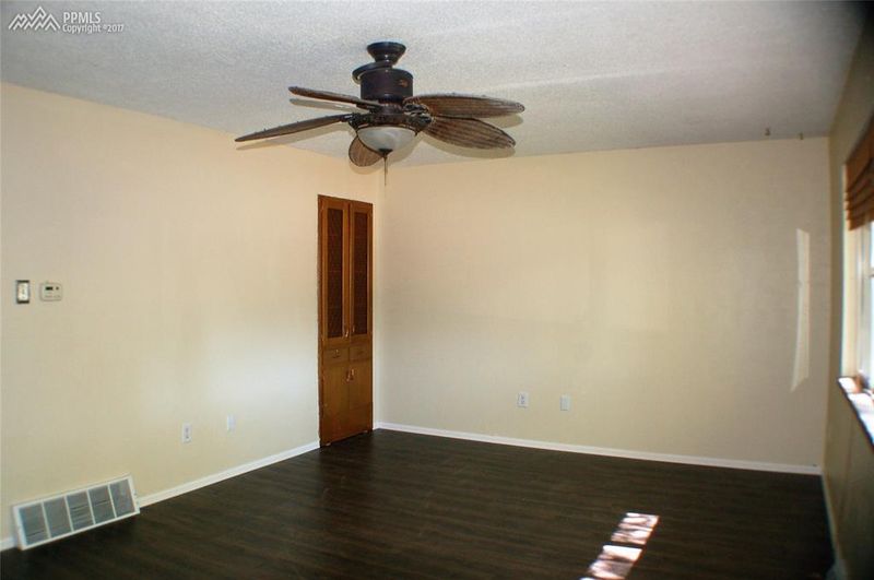 8 Wasatch Dr, Pueblo, CO 81005