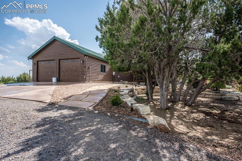 8005 Railroad Spring Dr, Pueblo, CO 81004