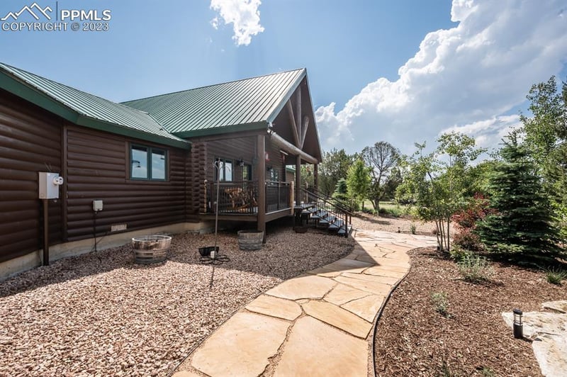 8005 Railroad Spring Dr, Pueblo, CO 81004