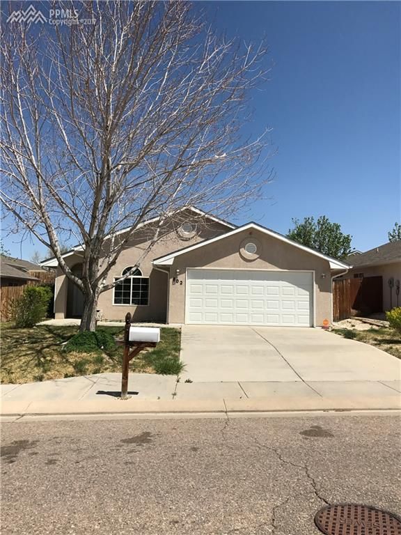 802 Edna Ln, Pueblo, CO 81005