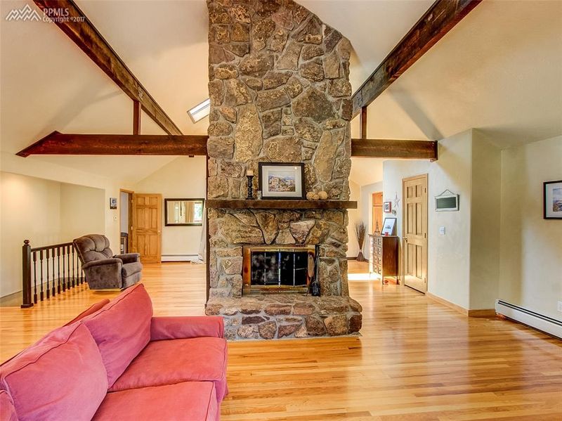 8035 Bannock Dr, Larkspur, CO 80118