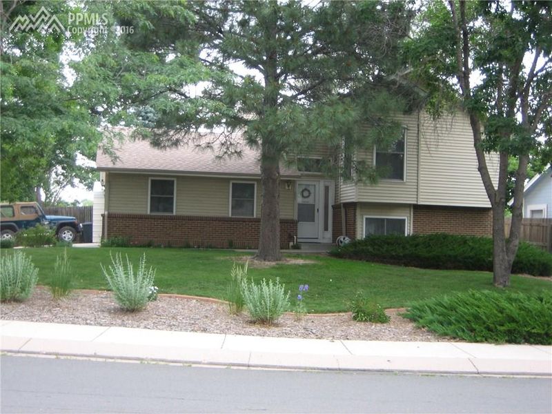 805 Greenbrier Dr, Colorado Springs, CO 80916