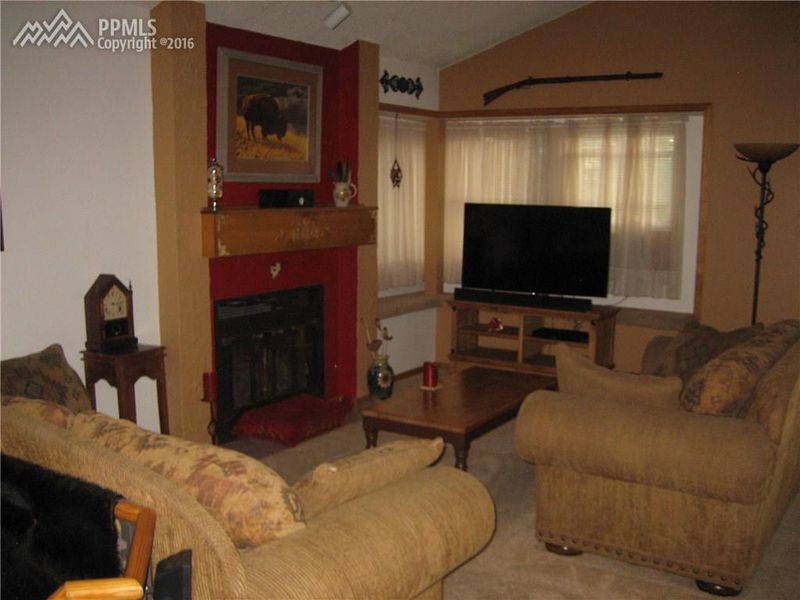 805 Greenbrier Dr, Colorado Springs, CO 80916