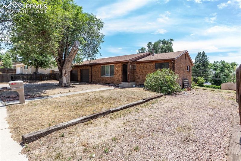 805 Maple Dr, Colorado Springs, CO 80911