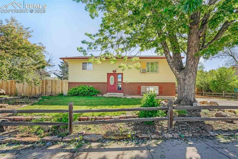 805 Potter Dr, Colorado Springs, CO 80909