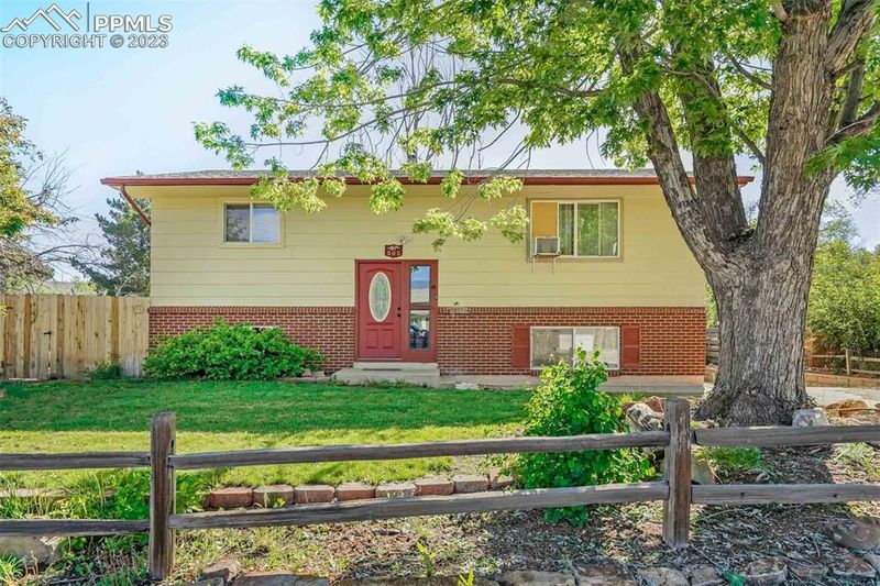 805 Potter Dr, Colorado Springs, CO 80909