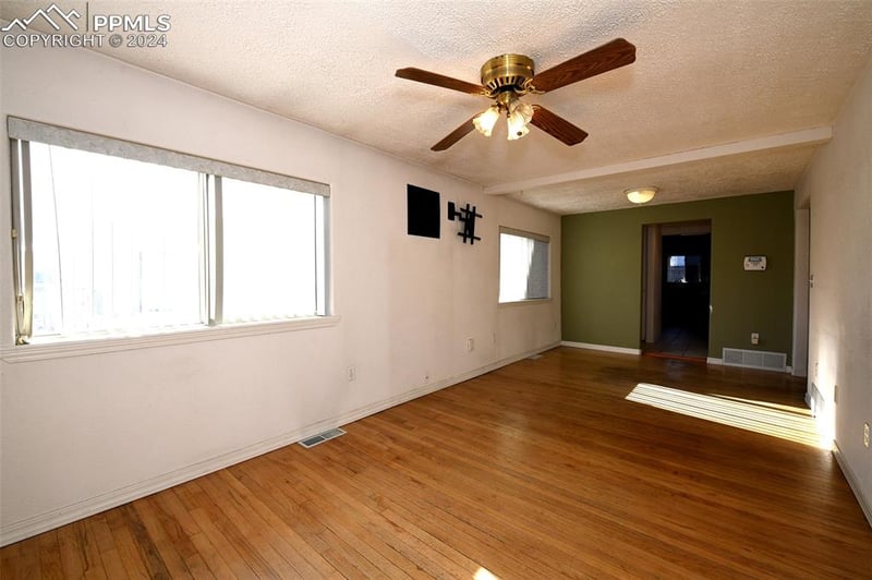 806 Prairie Rd, Colorado Springs, CO 80909