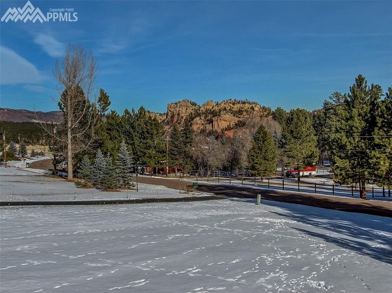 8063 Bannock Dr, Larkspur, CO 80118