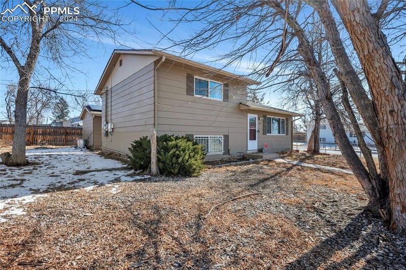 807 Hutchinson Dr, Colorado Springs, CO 80910