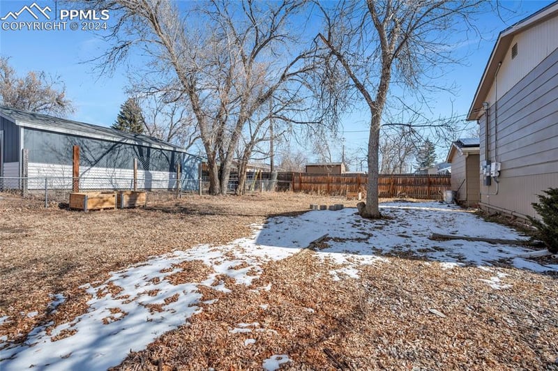 807 Hutchinson Dr, Colorado Springs, CO 80910
