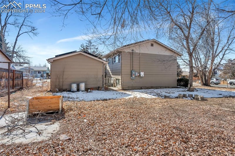 807 Hutchinson Dr, Colorado Springs, CO 80910