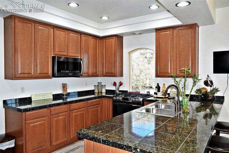 8074 Longleaf Ln, Colorado Springs, CO 80927