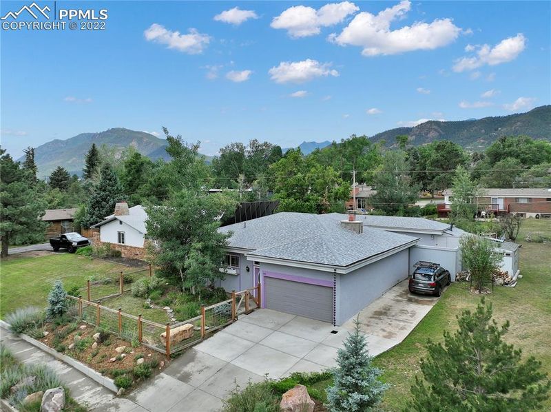 808 Cresta Rd, Colorado Springs, CO 80906