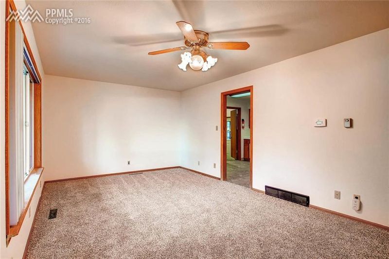 809 Grand Blvd, Colorado Springs, CO 80911