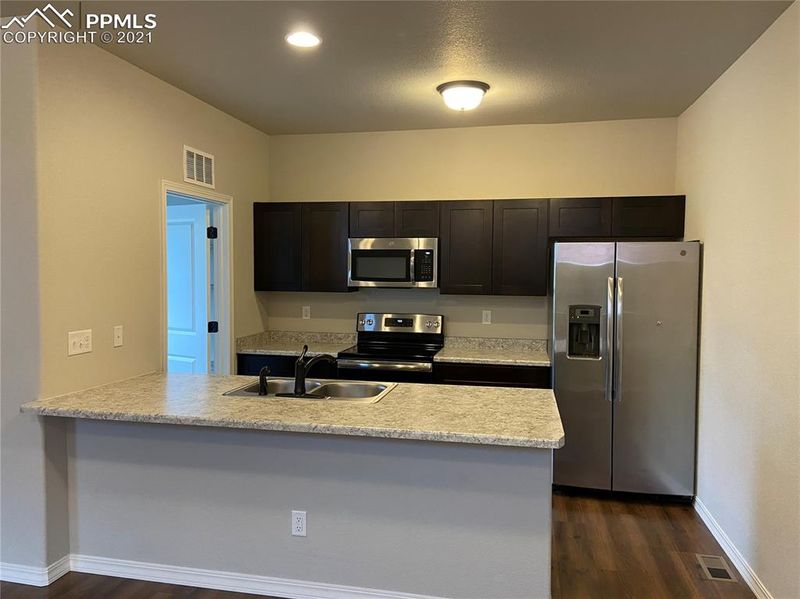809 Grissom Dr, Colorado Springs, CO 80915