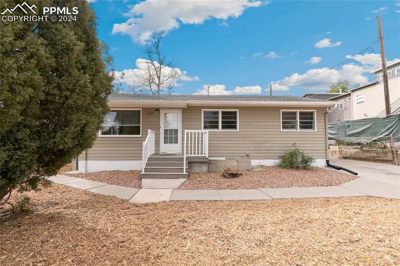 809 W Jefferson St, Colorado Springs, CO 80907