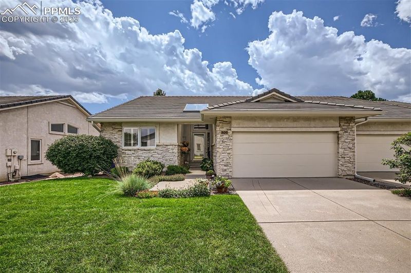 809 Shrine Vw, Colorado Springs, CO 80906