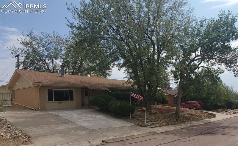 809 Skyway Blvd, Colorado Springs, CO 80905