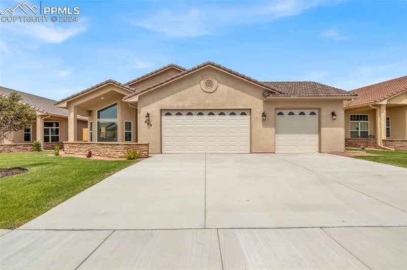 809 Thorncrest Dr, Pueblo, CO 81005