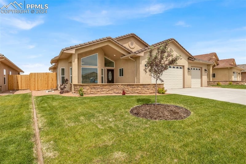 809 Thorncrest Dr, Pueblo, CO 81005
