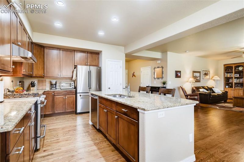 8098 Hollygrape Ln, Colorado Springs, CO 80927