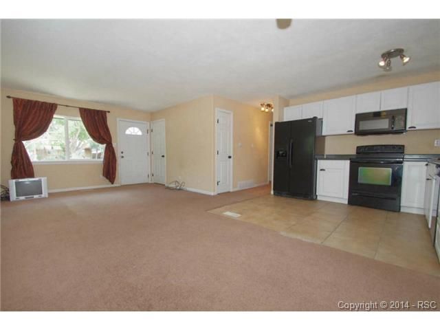 81 Easy St, Colorado Springs, CO 80911