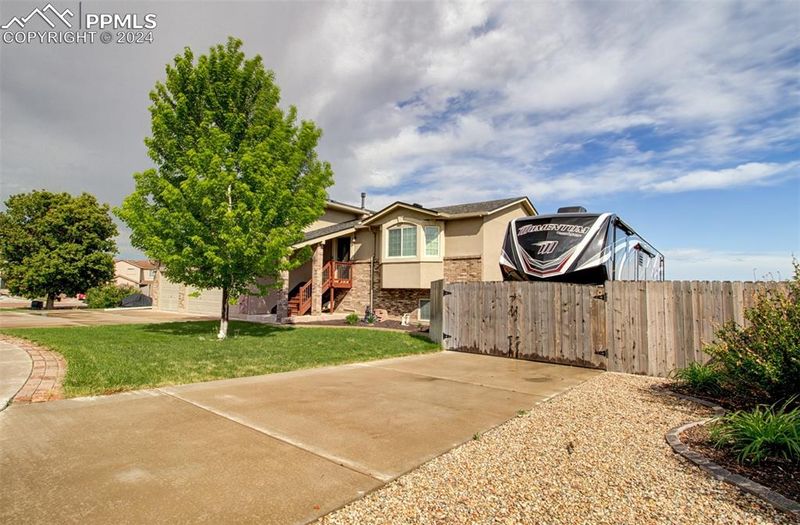 810 Fleming St, Colorado Springs, CO 80911