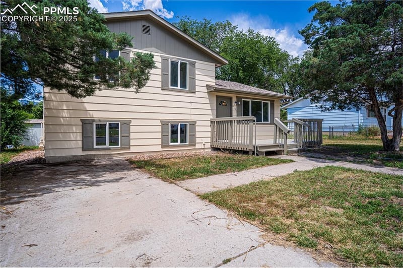 810 Hutchinson Dr, Colorado Springs, CO 80910