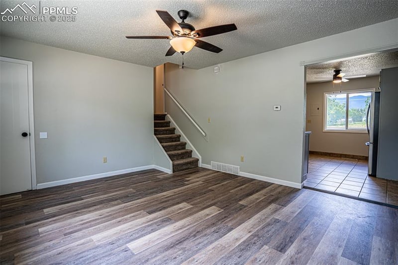 810 Hutchinson Dr, Colorado Springs, CO 80910