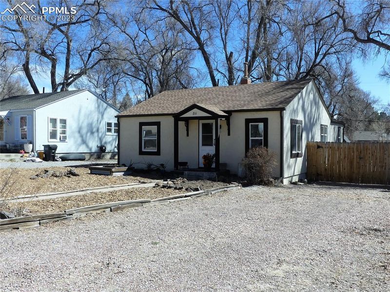 811 Prairie Rd, Colorado Springs, CO 80909