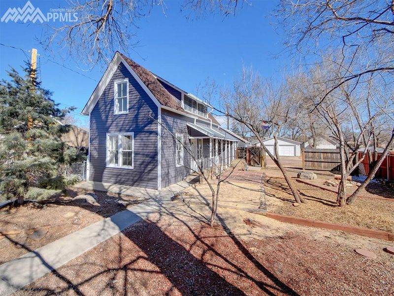 811 Sahwatch St, Colorado Springs, CO 80903